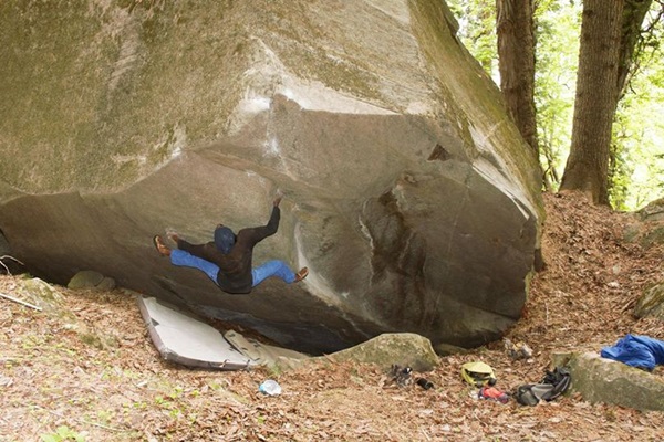 rock-climbing-bouldering-at-sethan-in-manali