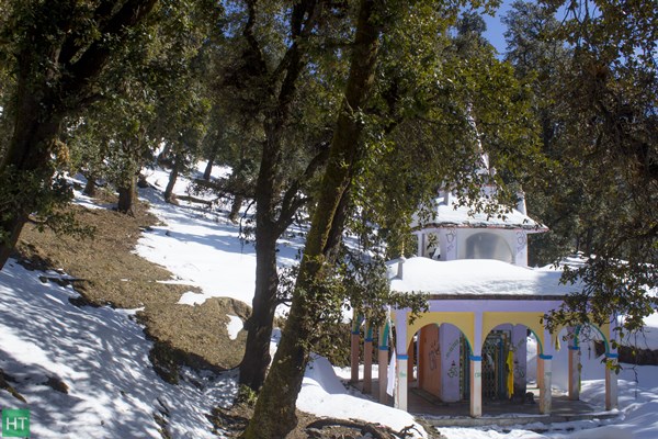 nag-mandir-temple-before-nag-tibba-peak