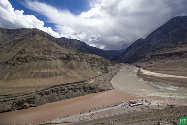 confleunce-of-indus-and-zanskar-river