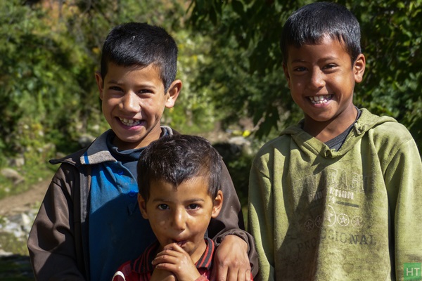 happy-kids-at-jhaka-village