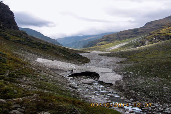 looking-back-at-the-snow-bridge