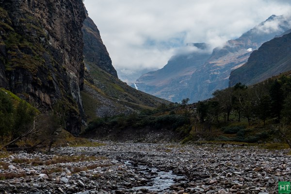 walking-along-the-river-bed