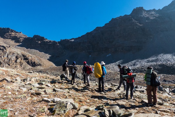 walking-towards-rupin-pass