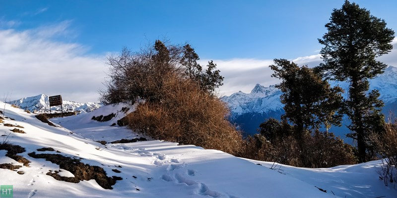 snow-walk-and-vista-towards-dayara-bugyal