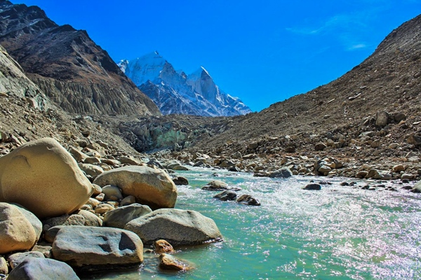 gaumukh-glacier-and-bhagirathi-rive