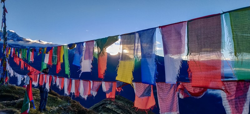prayer-flags-at-dzongri-top