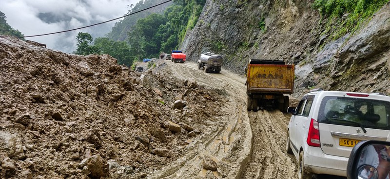 road-construction-on-they-way-to-jorethang