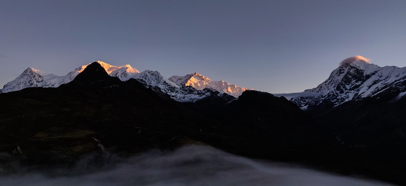 sunrise-time-peak-views-from-dzongri-top