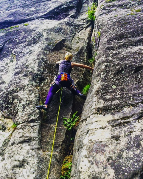 lead-climbing-during-sport-climbing-clinic-in-manali