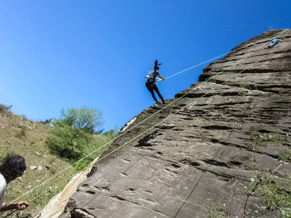 top-rope-climbing-at-aleo-manali