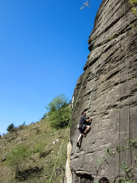 top-rope-practice-during-sports-climbing