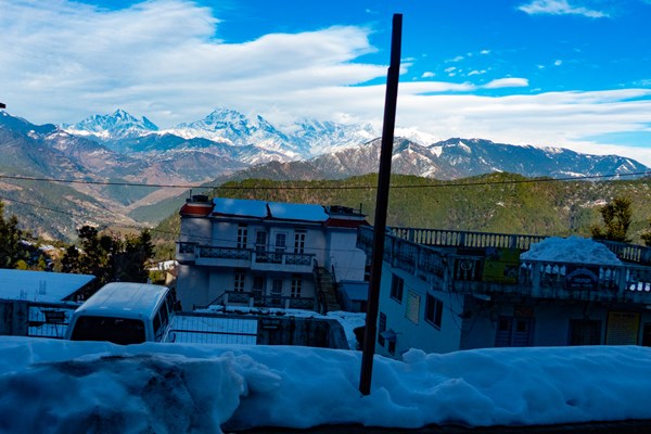 snow-covered-gwaldam-town