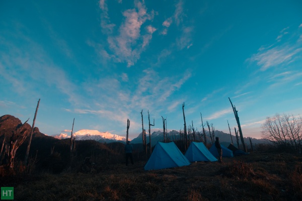 bajre-dara-campwith-mountain-views