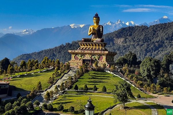ravangla-buddha-park-with-kanchenjunga-range-in-the-background