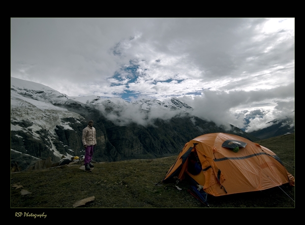 camping-on-the-way-milam-glacier-trek
