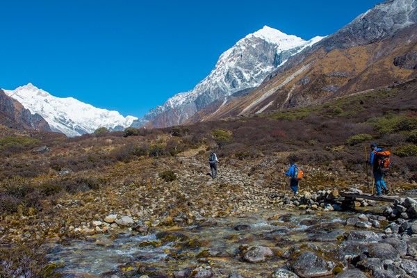 clear-skies-and-great-mountain-views-of-sikkim-in-autumn-fall