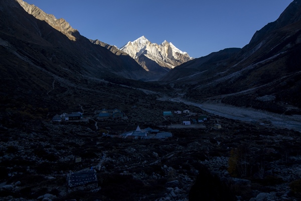 a-crystal-clear-autum-morning-bhojbasa-uttarakhand