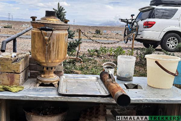 highway-side-tea-brew-with-samovar