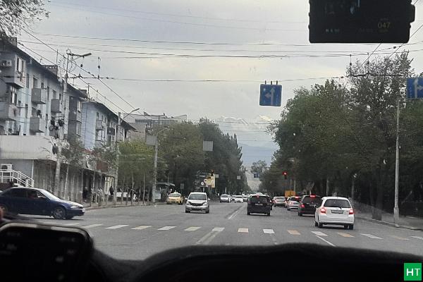kyrgyz-ala-too-range-from-bishkek-street