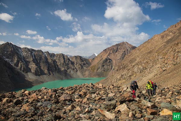 quiet-pristine-high-mountains-in-centrail-asia